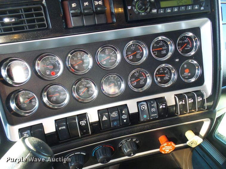 image for item DG2116 2014 Kenworth W900  semi truck