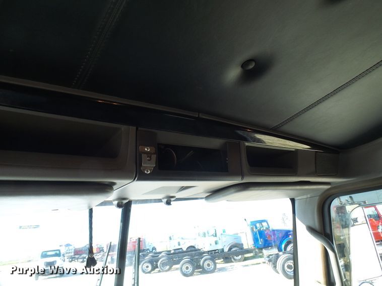 image for item DG2116 2014 Kenworth W900  semi truck