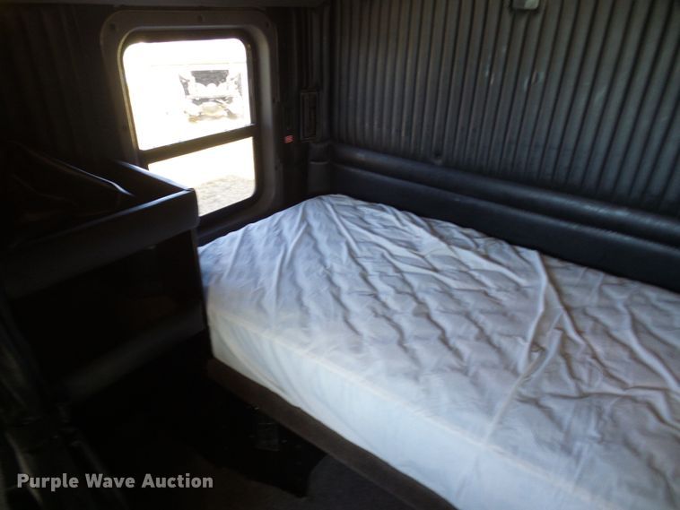 image for item DG2116 2014 Kenworth W900  semi truck