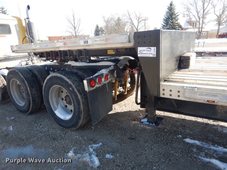 image for item DG4655 2004 Fontaine drop deck trailer