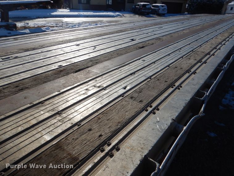 image for item DG4655 2004 Fontaine drop deck trailer