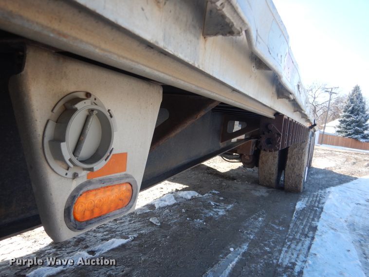 image for item DG4655 2004 Fontaine drop deck trailer