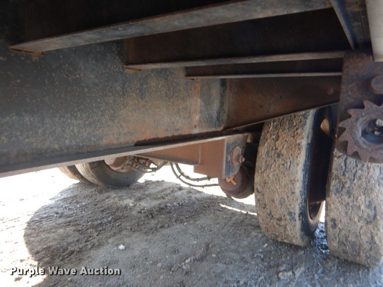 image for item DG4655 2004 Fontaine drop deck trailer