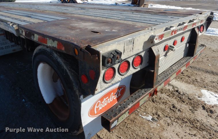 image for item DG4655 2004 Fontaine drop deck trailer