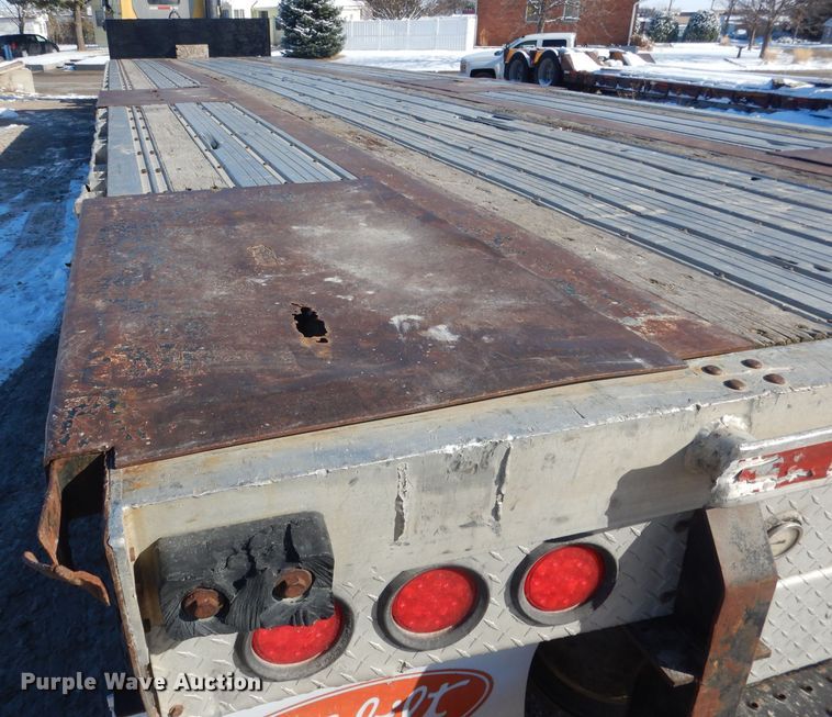 image for item DG4655 2004 Fontaine drop deck trailer