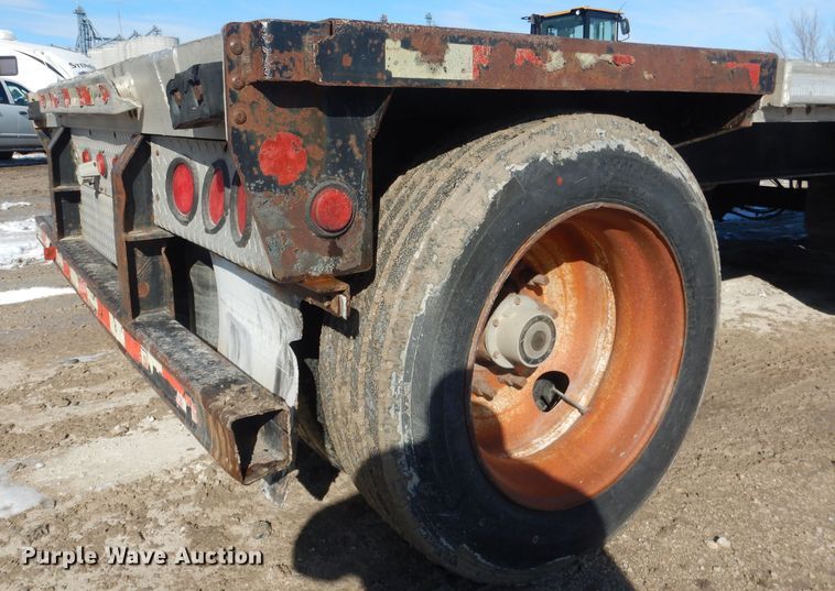 image for item DG4655 2004 Fontaine drop deck trailer