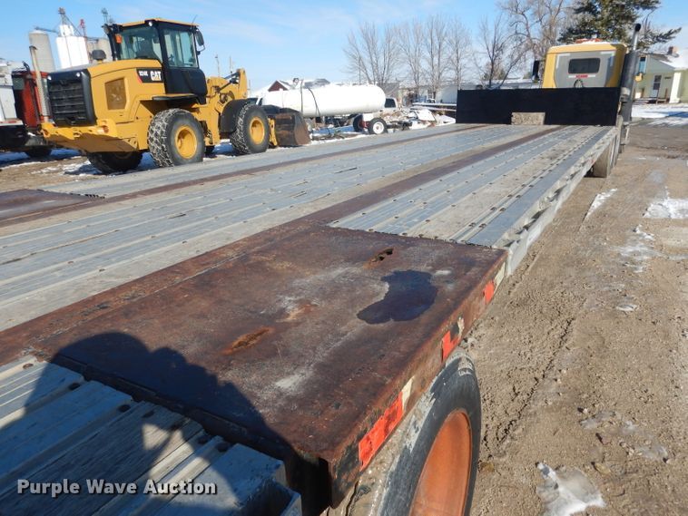 image for item DG4655 2004 Fontaine drop deck trailer