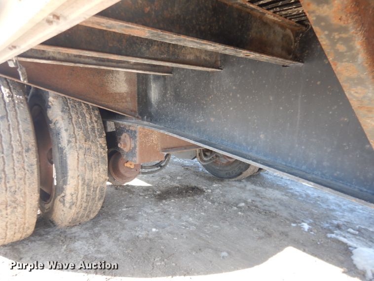 image for item DG4655 2004 Fontaine drop deck trailer