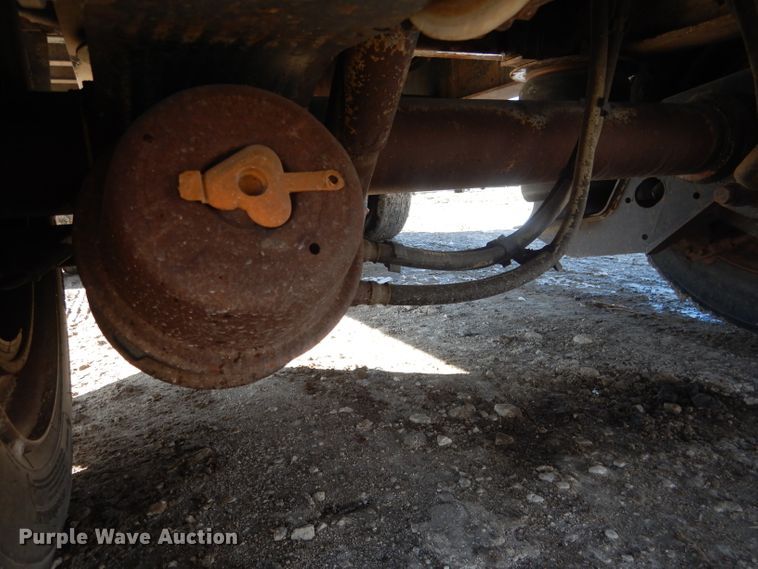 image for item DG4655 2004 Fontaine drop deck trailer