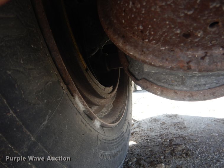 image for item DG4655 2004 Fontaine drop deck trailer