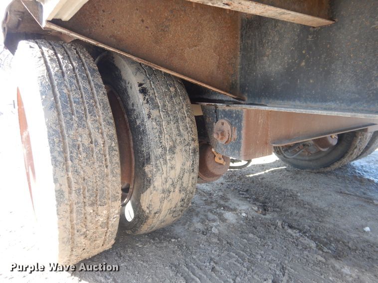 image for item DG4655 2004 Fontaine drop deck trailer