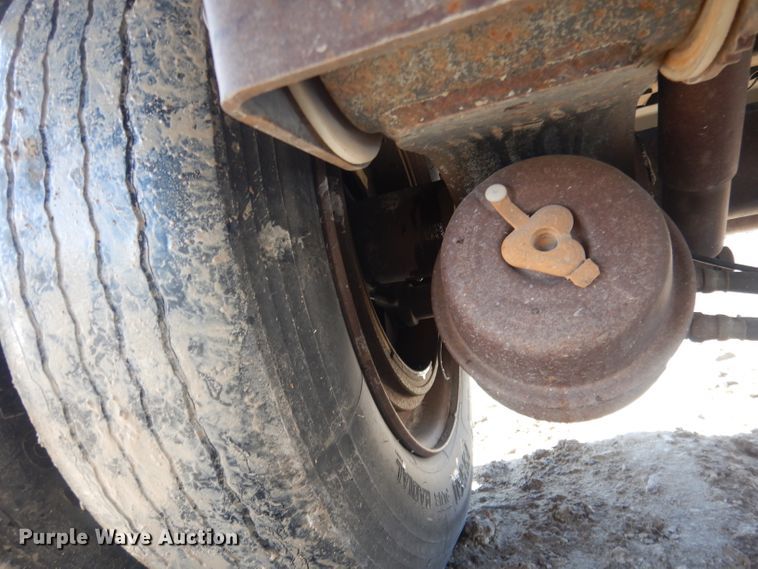 image for item DG4655 2004 Fontaine drop deck trailer