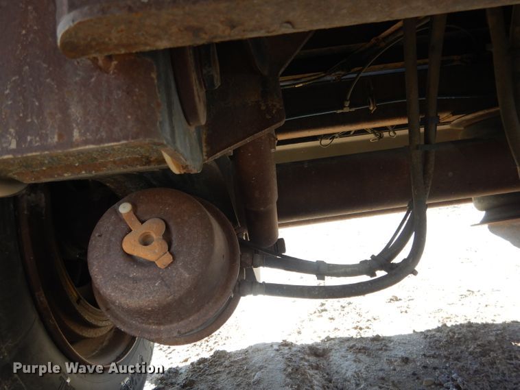 image for item DG4655 2004 Fontaine drop deck trailer