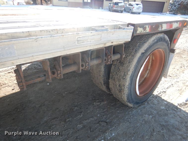 image for item DG4655 2004 Fontaine drop deck trailer