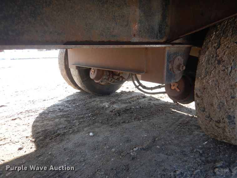 image for item DG4655 2004 Fontaine drop deck trailer