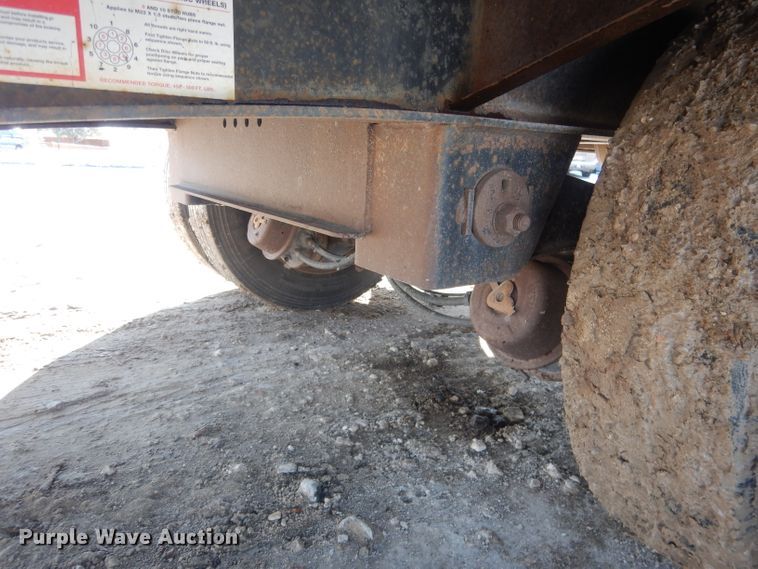 image for item DG4655 2004 Fontaine drop deck trailer