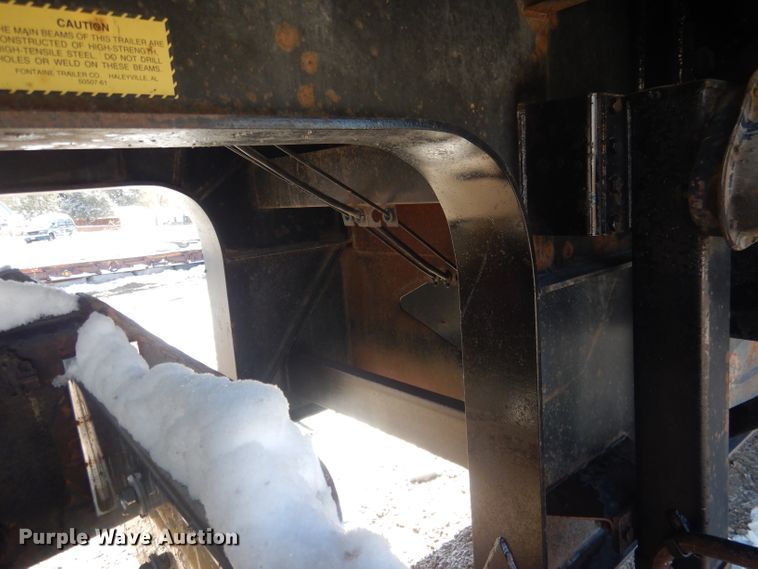 image for item DG4655 2004 Fontaine drop deck trailer