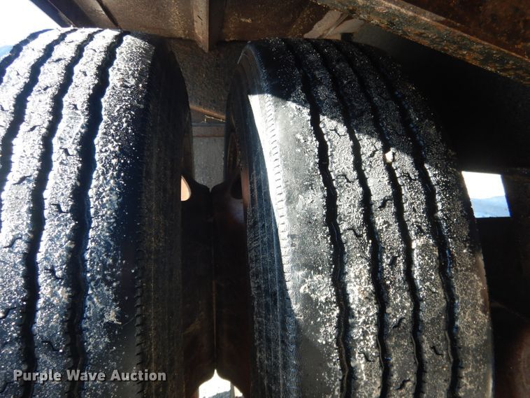 image for item DG4655 2004 Fontaine drop deck trailer