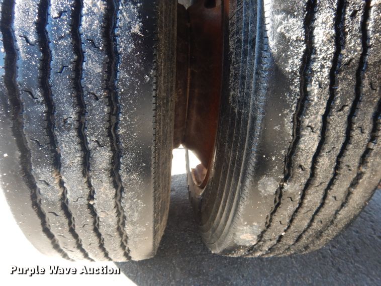 image for item DG4655 2004 Fontaine drop deck trailer