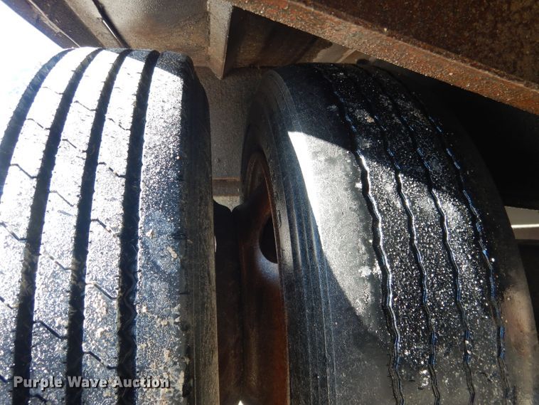 image for item DG4655 2004 Fontaine drop deck trailer