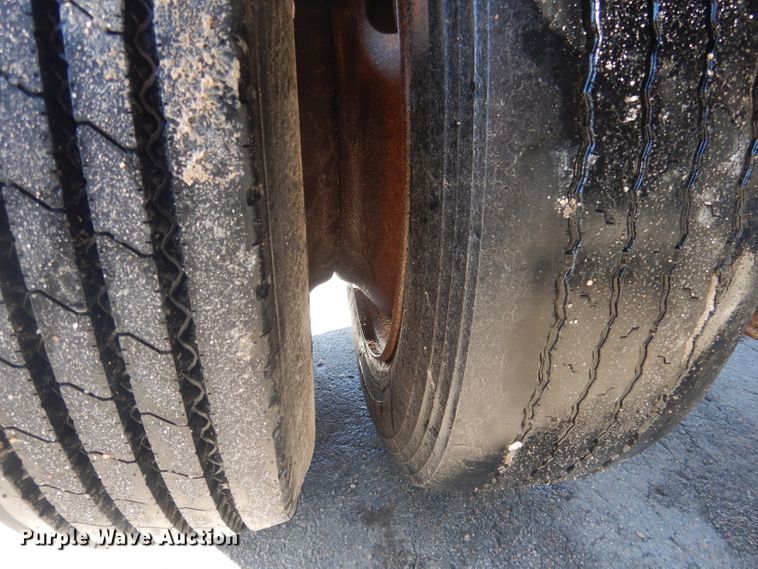 image for item DG4655 2004 Fontaine drop deck trailer