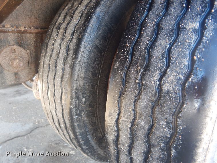 image for item DG4655 2004 Fontaine drop deck trailer