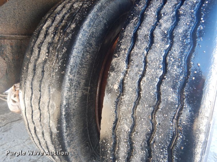 image for item DG4655 2004 Fontaine drop deck trailer