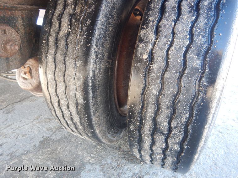 image for item DG4655 2004 Fontaine drop deck trailer