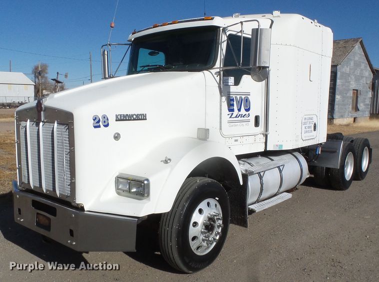 image for item DG8379 2005 Kenworth T800  semi truck