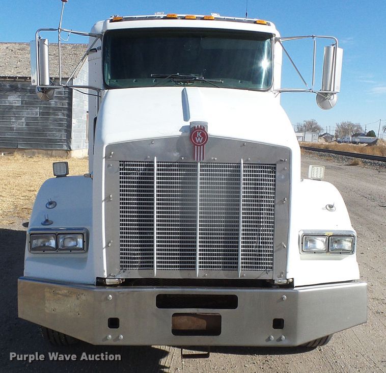 image for item DG8379 2005 Kenworth T800  semi truck