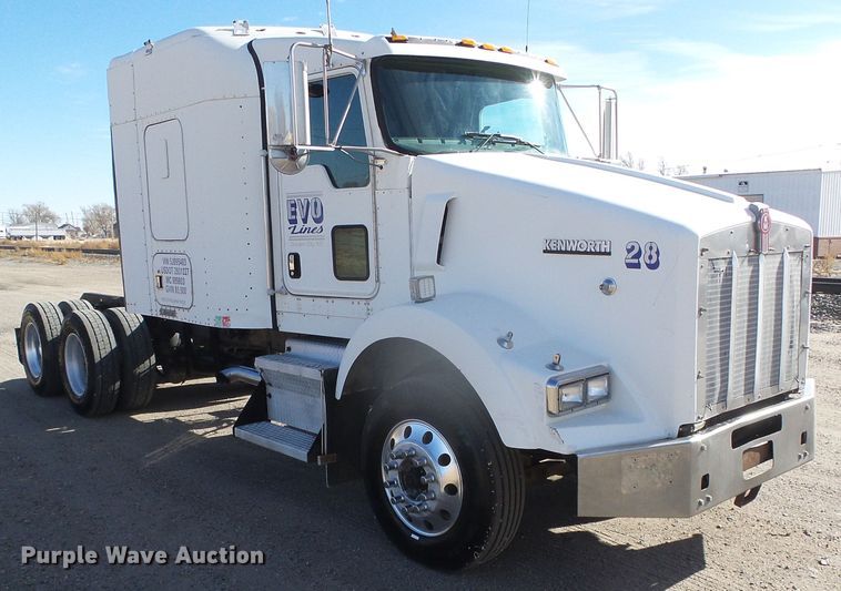 image for item DG8379 2005 Kenworth T800  semi truck
