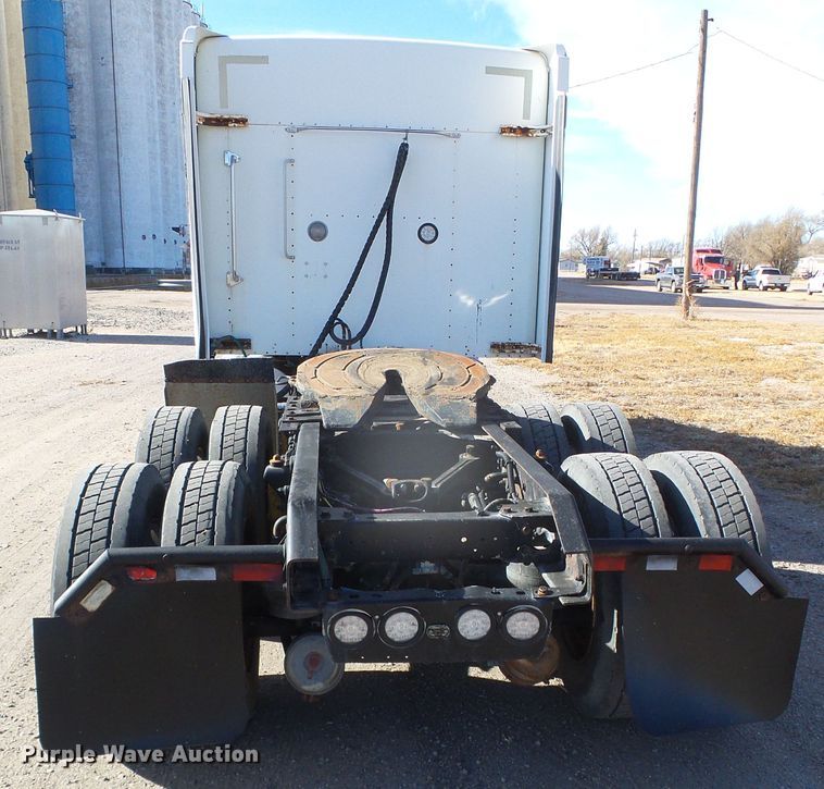 image for item DG8379 2005 Kenworth T800  semi truck