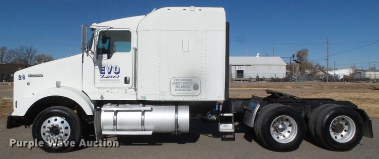 image for item DG8379 2005 Kenworth T800  semi truck