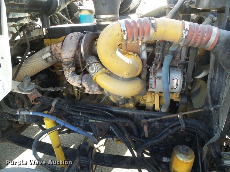 image for item DG8379 2005 Kenworth T800  semi truck