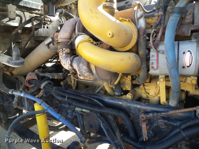 image for item DG8379 2005 Kenworth T800  semi truck