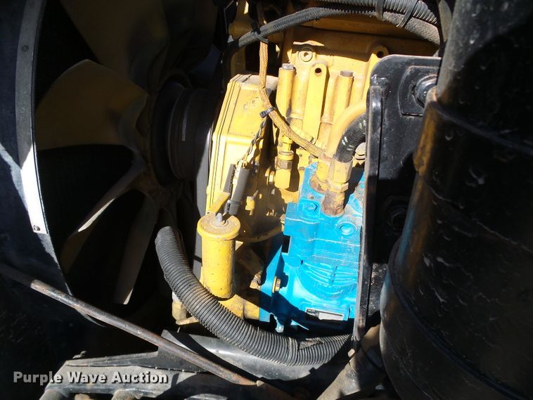 image for item DG8379 2005 Kenworth T800  semi truck