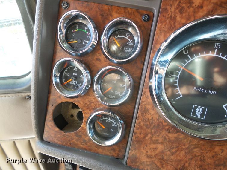 image for item DG8379 2005 Kenworth T800  semi truck