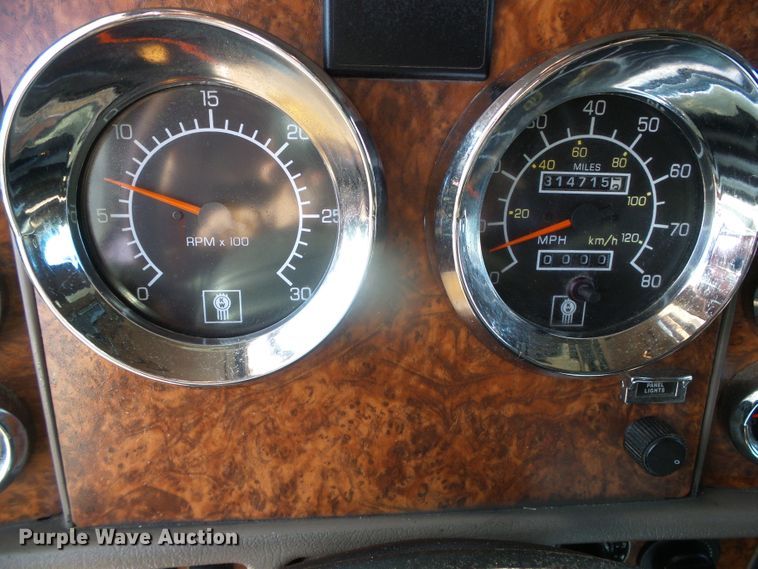 image for item DG8379 2005 Kenworth T800  semi truck