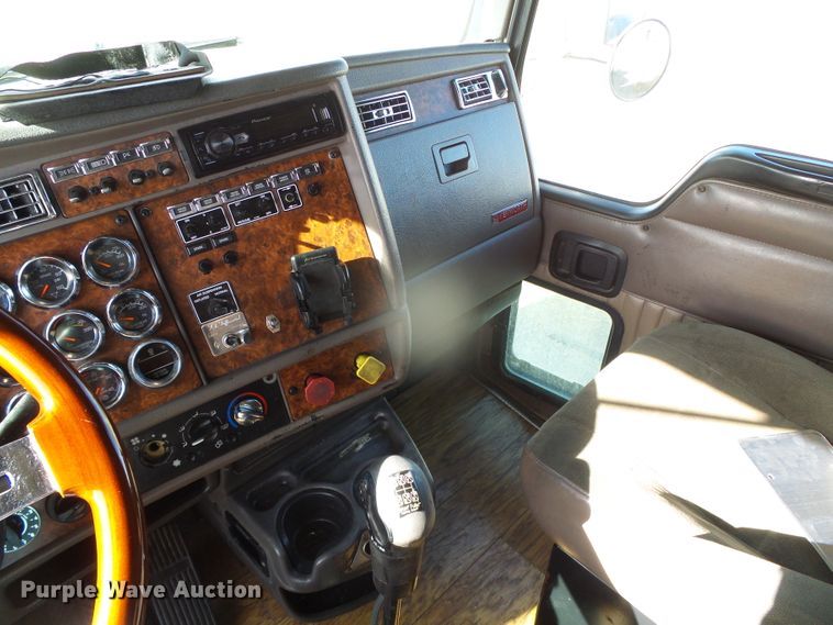 image for item DG8379 2005 Kenworth T800  semi truck