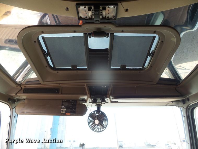 image for item DG8379 2005 Kenworth T800  semi truck