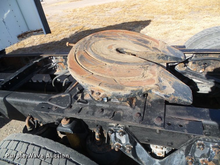 image for item DG8379 2005 Kenworth T800  semi truck