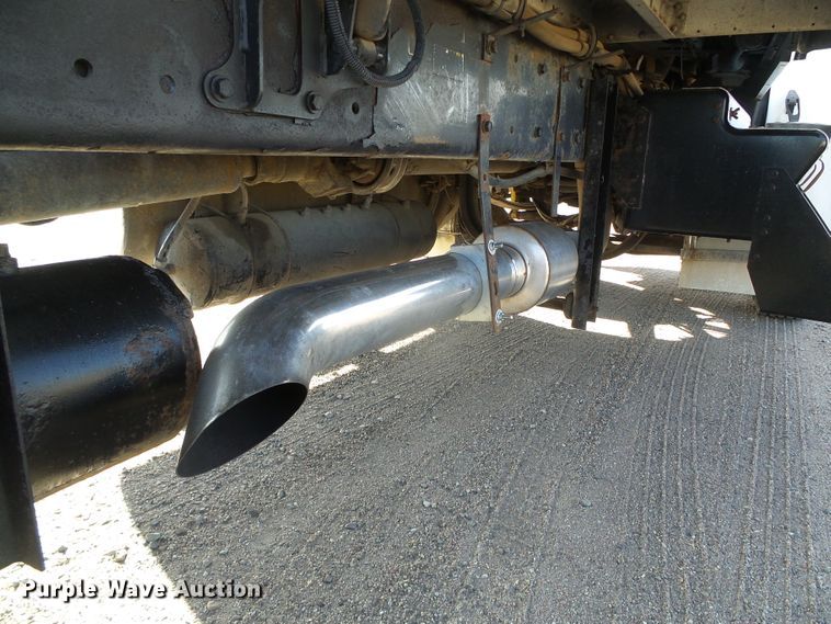 image for item DG8379 2005 Kenworth T800  semi truck