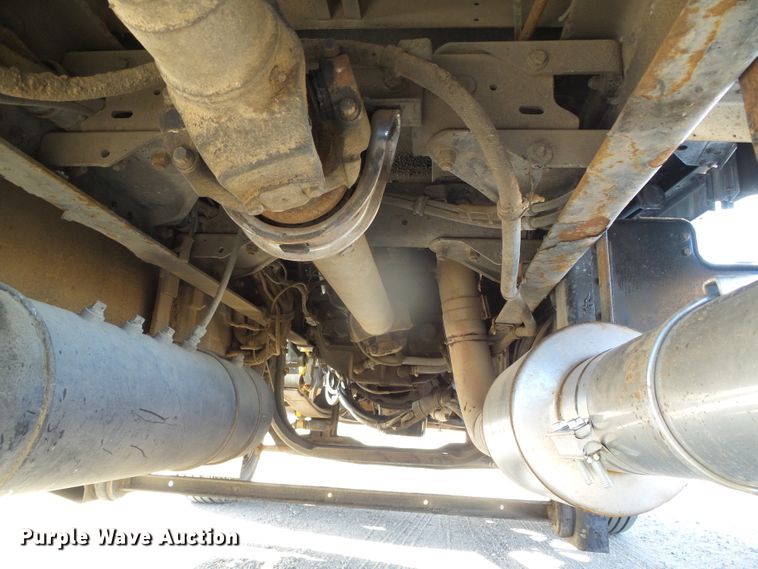 image for item DG8379 2005 Kenworth T800  semi truck