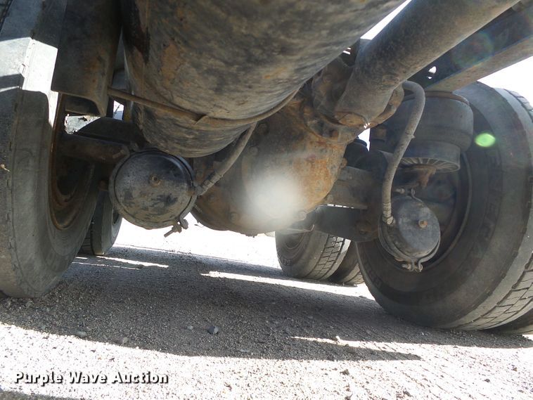 image for item DG8379 2005 Kenworth T800  semi truck