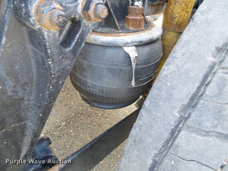 image for item DG8379 2005 Kenworth T800  semi truck