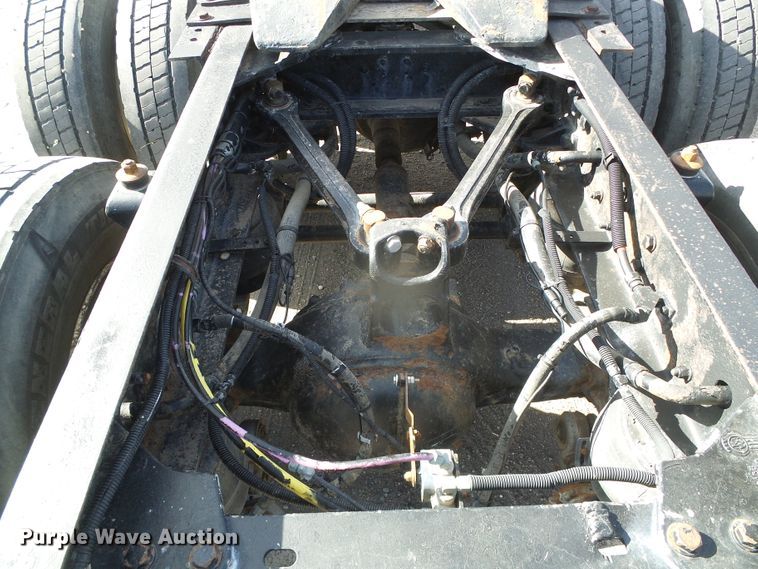 image for item DG8379 2005 Kenworth T800  semi truck