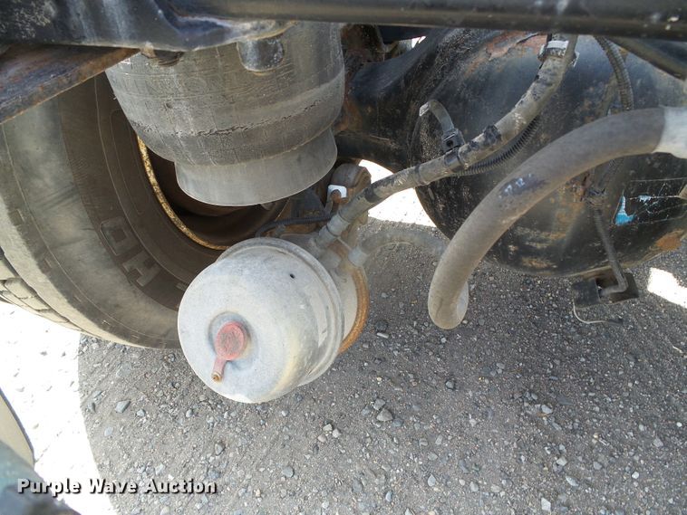 image for item DG8379 2005 Kenworth T800  semi truck