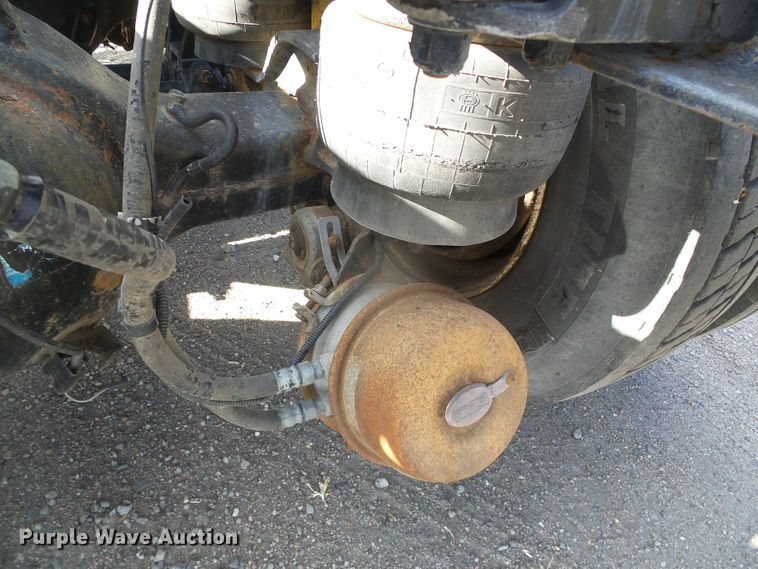 image for item DG8379 2005 Kenworth T800  semi truck