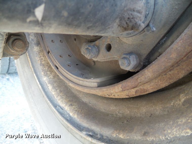 image for item DG8379 2005 Kenworth T800  semi truck