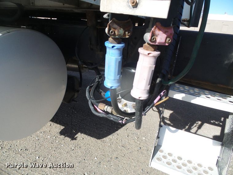 image for item DG8379 2005 Kenworth T800  semi truck